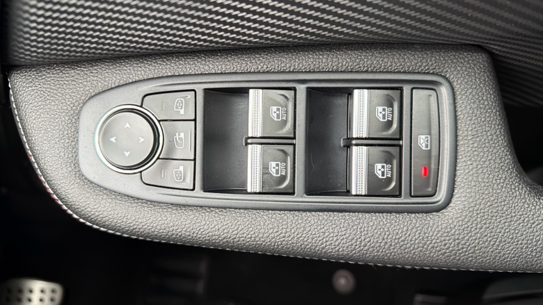 Renault Clio 1.0 TCe 100 RS Line 5dr Petrol Hatchback